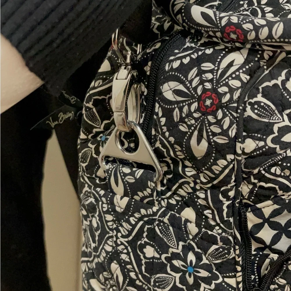 Vara Bradley laptop or traveler bag can use as a lagage or stack to your baggage - Picture 5 of 14
